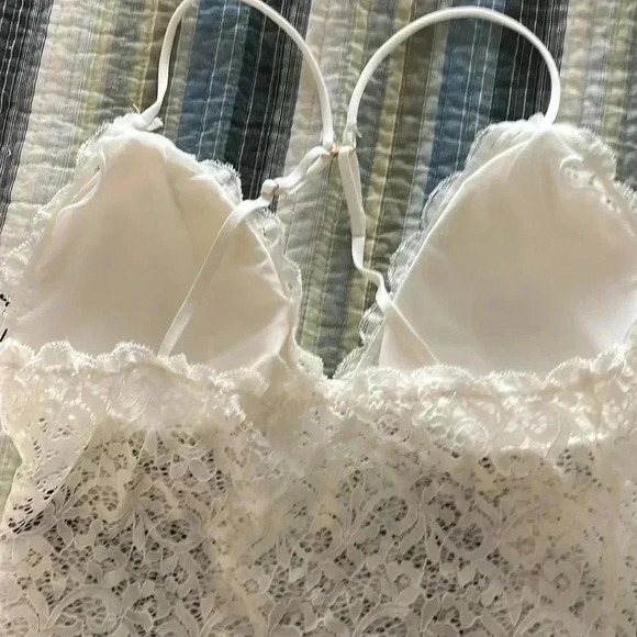 Cream color convertible lace bralette - Picture 3 of 4
